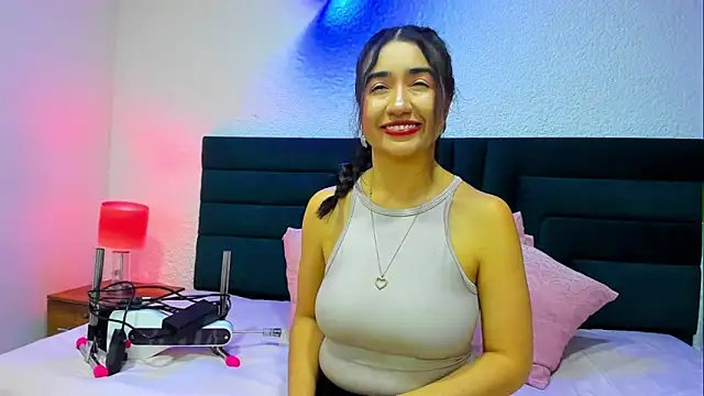 Snapshot of VictoriaRouge_ chatting on 25, 5, 2026 VictoriaRouge online show from 25, 5, 2026
