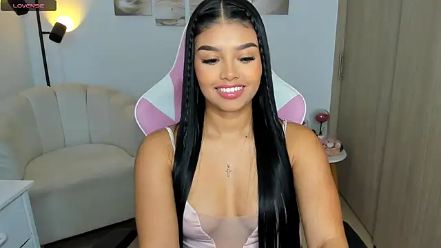 haileyflorez  online show from 10, 6, 2026