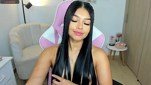 haileyflorez  online show from 12, 6, 2026