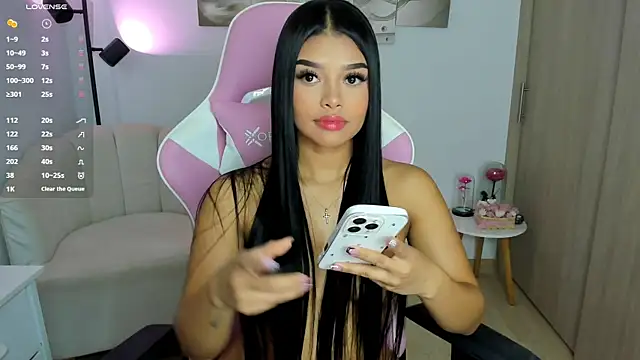 haileyflorez  online show from 14, 6, 2026