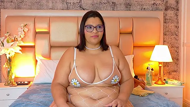 Snapshot of SelennaCooper chatting on 4, 6, 2026 SelennaCooper online show from 4, 6, 2026