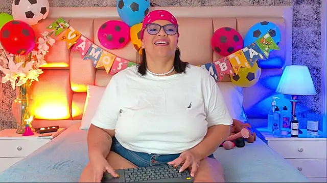 Snapshot of SelennaCooper chatting on 12, 6, 2026 SelennaCooper online show from 12, 6, 2026