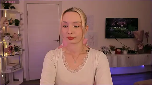 Tiffany Paw online show from 26, 6, 2026