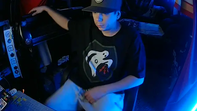 Snapshot of Bowerboi chatting on 11, 4, 2026 Bowerboi online show from 11, 4, 2026