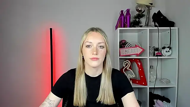 EvelynBlond online show from 4, 6, 2026