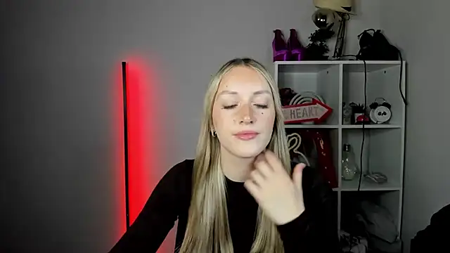 EvelynBlond online show from 16, 6, 2026