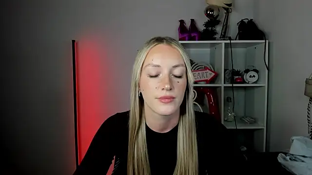 EvelynBlond online show from 22, 6, 2026