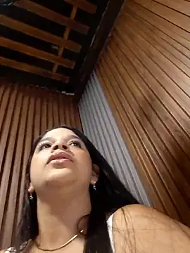 Layla-daring online show from 9, 6, 2026