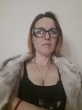 Snapshot of LanaOlbenst chatting on 7, 5, 2026 LanaOlbenst online show from 7, 5, 2026