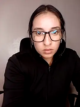 kira-stormm online show from 8, 6, 2026