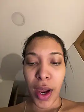 KarolRojas 22 online show from 10, 6, 2026
