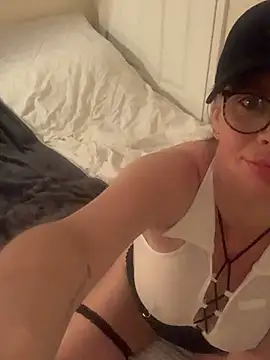 CherryCe online show from 15, 4, 2026