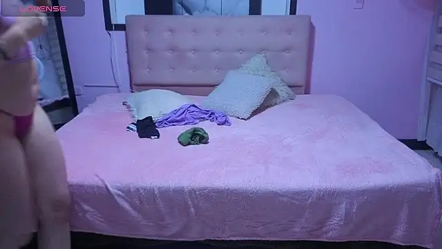 Sara valderrama  online show from 10, 6, 2026