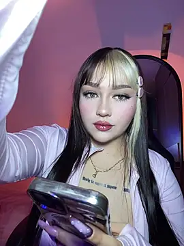 Daniela ruizz online show from 16, 6, 2026
