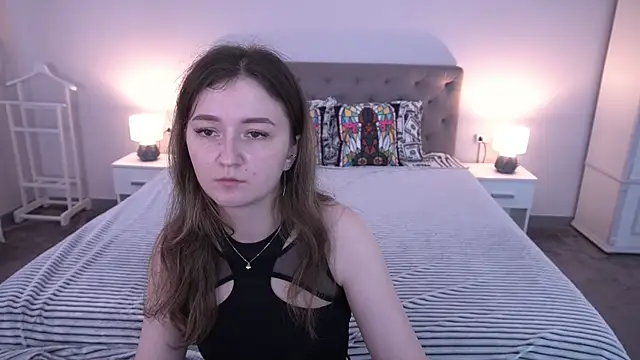 CyrenaLuxe online show from 11, 6, 2026