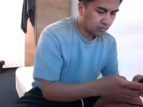 Snapshot of sweetpinoy2027 chatting on 18, 4, 2026 sweetpinoy2027 online show from 18, 4, 2026
