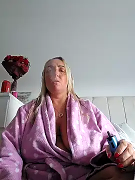 Snapshot of theblondecocklover chatting on 14, 5, 2026 theblondecocklover online show from 14, 5, 2026
