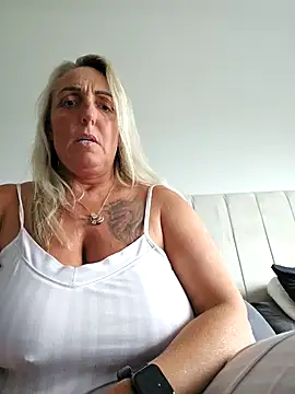 Snapshot of theblondecocklover chatting on 18, 5, 2026 theblondecocklover online show from 18, 5, 2026