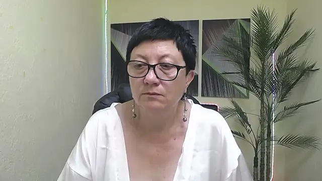 EmilyL0ve online show from 4, 7, 2026
