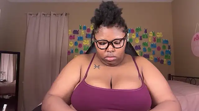 Chocolatebunnyxx96 online show from 15, 6, 2026