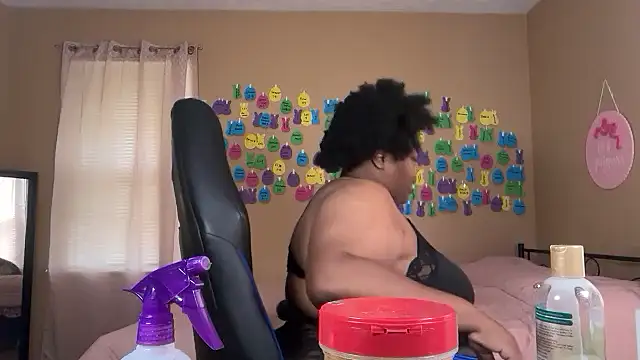 Chocolatebunnyxx96 online show from 20, 6, 2026