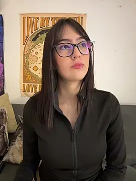 HinaSweet online show from 12, 6, 2026