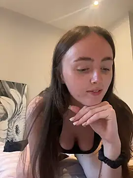 Snapshot of TayLovesxx chatting on 22, 6, 2026 TayLovesxx online show from 22, 6, 2026