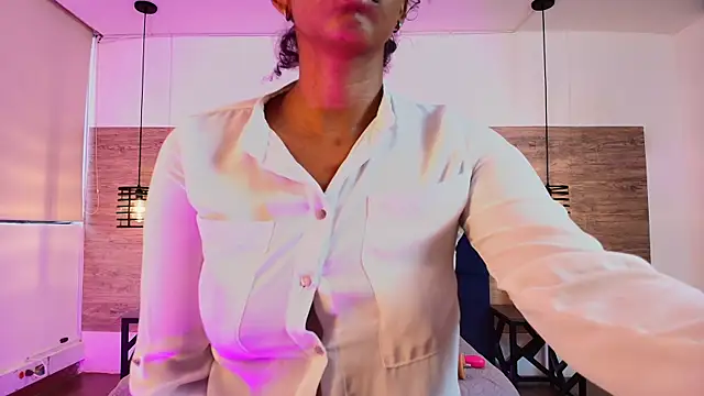 Ellie-Alves online show from 18, 6, 2026