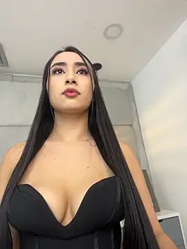 IvonneOwen online show from 17, 6, 2026