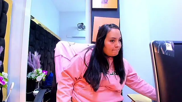 MiaRouss69 online show from 21, 6, 2026