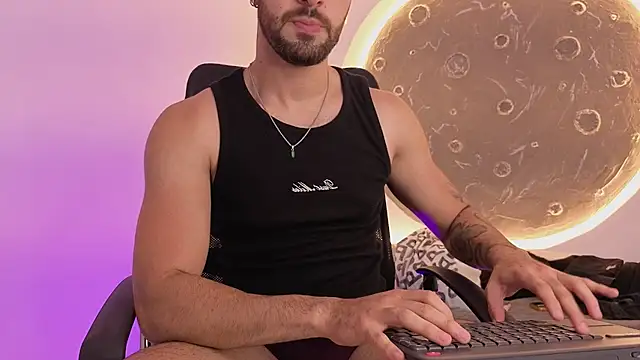 Snapshot of Apolo_lux1 chatting on 7, 6, 2026 Apolo lux1 online show from 7, 6, 2026
