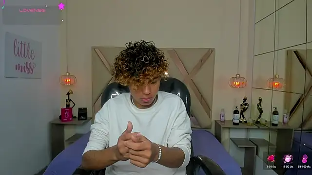 Anyelo Twink online show from 10, 6, 2026