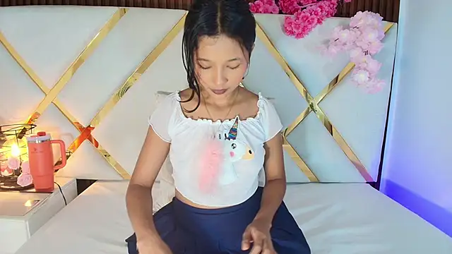 Real virgin Pussy online show from 19, 6, 2026