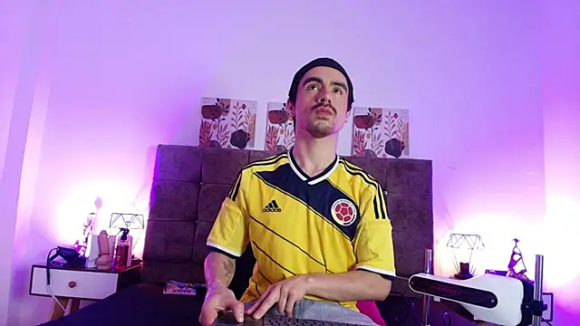 Ethan Briggs  online show from 18, 6, 2026