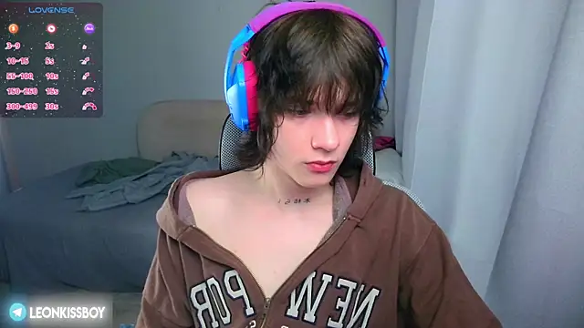 LeonBoykisser online show from 12, 6, 2026