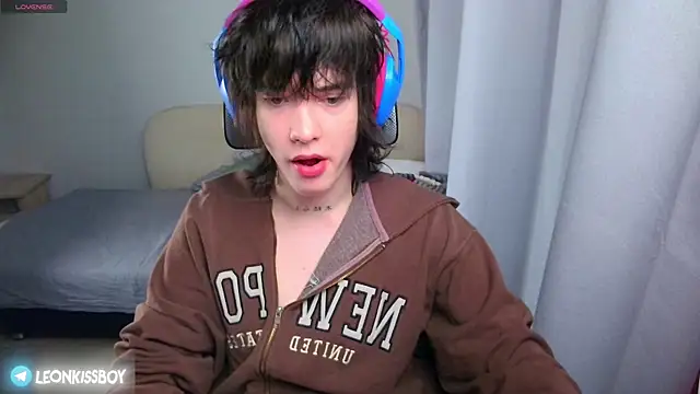 LeonBoykisser online show from 15, 6, 2026