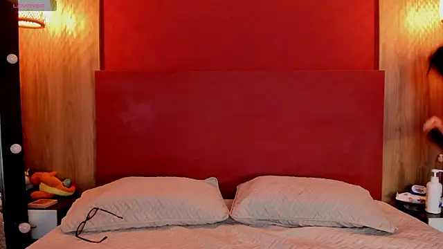 VanessaDoofenshmirtz online show from 7, 6, 2026