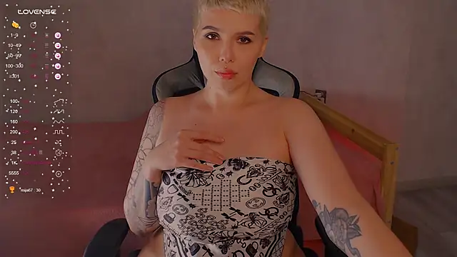 Snapshot of Elise_Day chatting on 24, 6, 2026 Elise Day online show from 24, 6, 2026