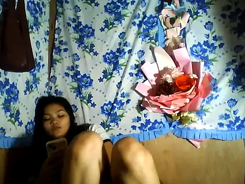 PinaySkinnyJust18 online show from 23, 5, 2026