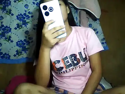 PinaySkinnyJust18 online show from 6, 6, 2026