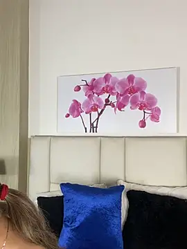 JuliaColemann online show from 19, 6, 2026