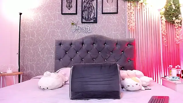 lana gill1 online show from 10, 6, 2026