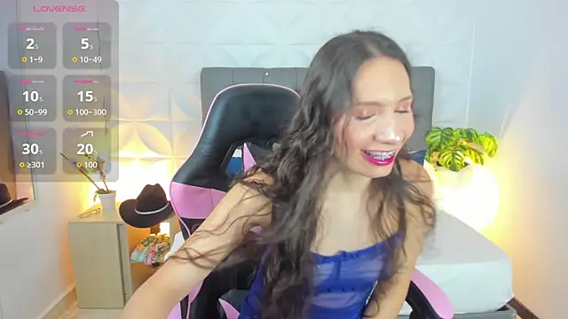 Snapshot of valeryn__rosse chatting on 8, 5, 2026 valeryn rosse online show from 8, 5, 2026