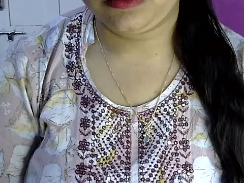 Cute Aliyaa online show from 18, 6, 2026