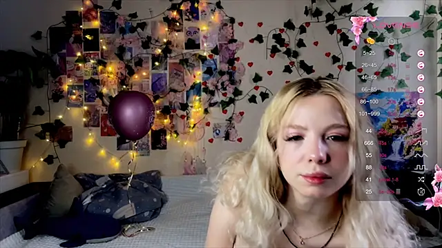 Snapshot of Akari-moon chatting on 9, 4, 2026 Akari-moon online show from 9, 4, 2026