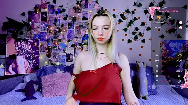 Snapshot of Akari-moon chatting on 30, 4, 2026 Akari-moon online show from 30, 4, 2026