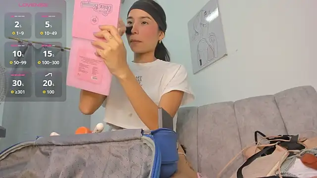 Snapshot of velvetluna_ chatting on 8, 5, 2026 velvetluna online show from 8, 5, 2026