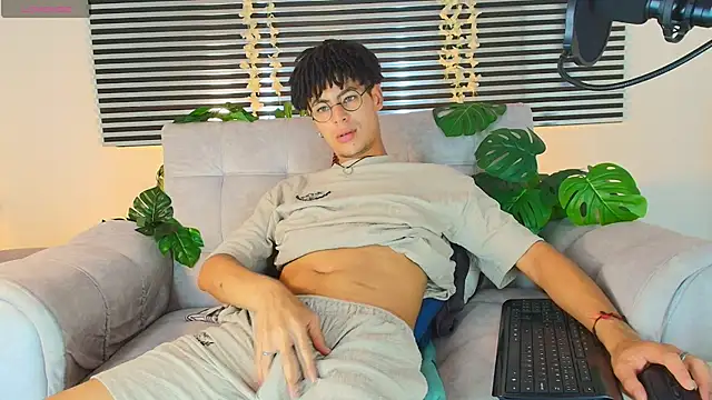 ThiiagoSaeenz online show from 18, 6, 2026