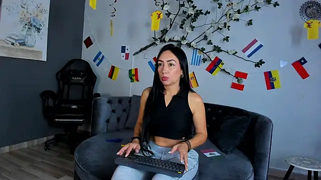 Mia Davis   online show from 13, 6, 2026