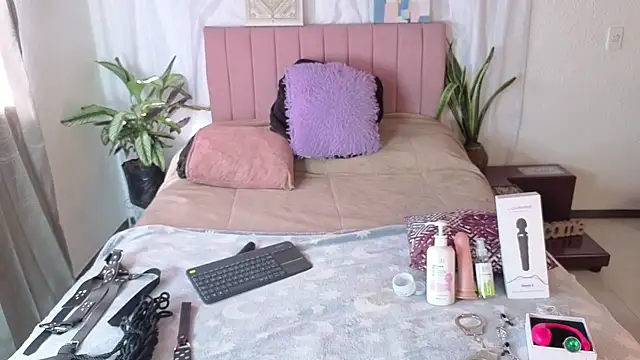 Petite pepper online show from 12, 6, 2026